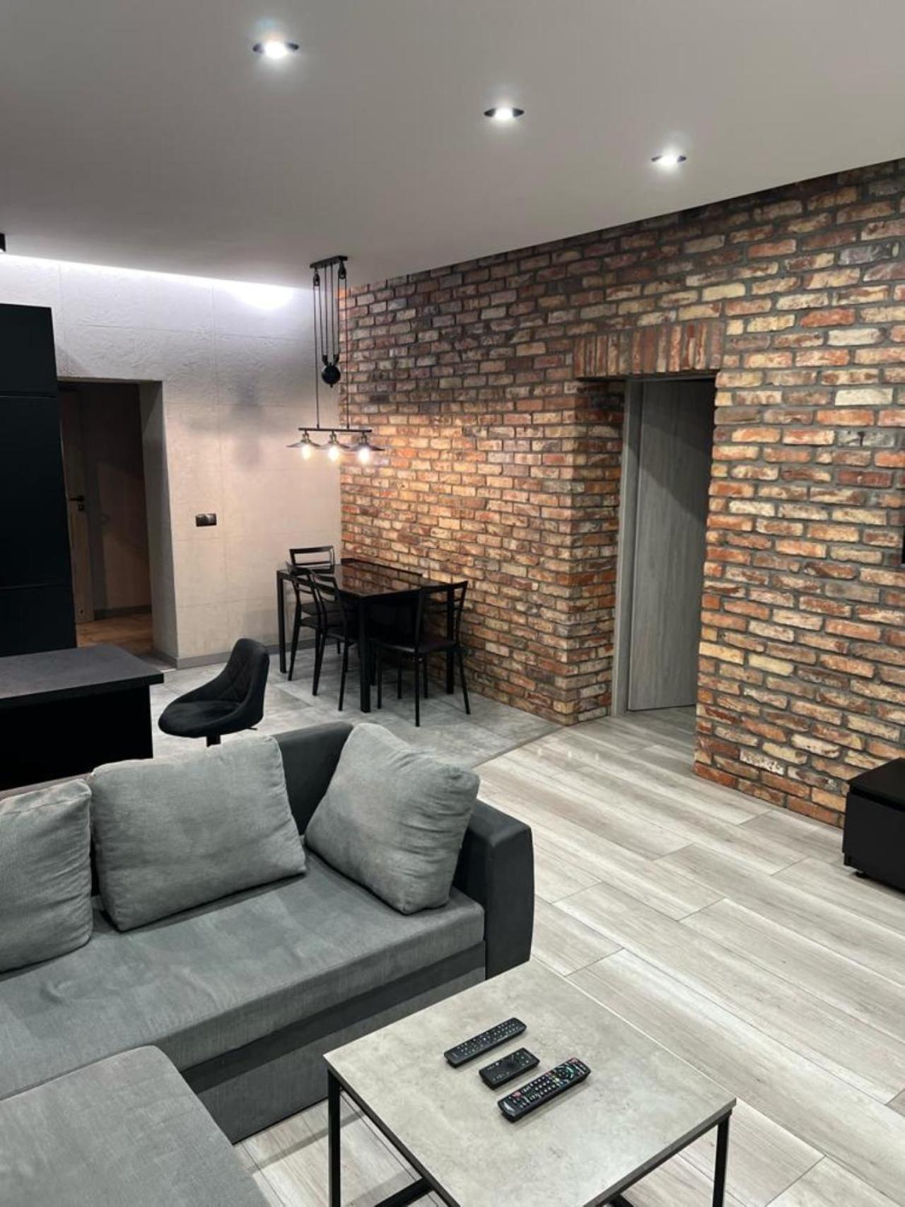 Raciborska Royal Apartment - Miejsce Parkingowe Na Parkingu Strzezonym Γκλίβιτσε Εξωτερικό φωτογραφία